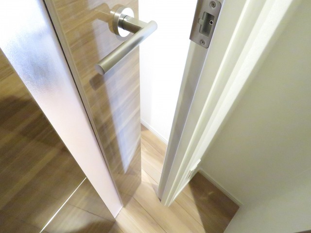 シャトレー代々木　LDK扉