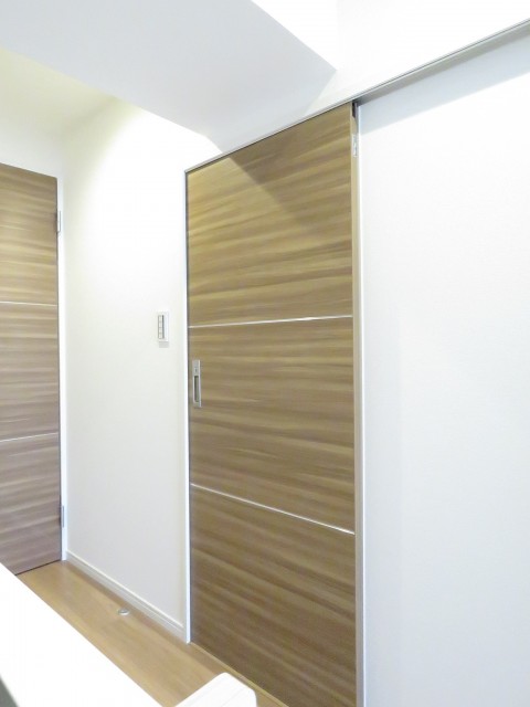 シャトレー代々木　洗面室扉