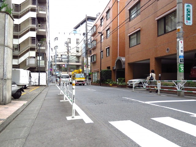 秀和代官山レジデンス　前面道路