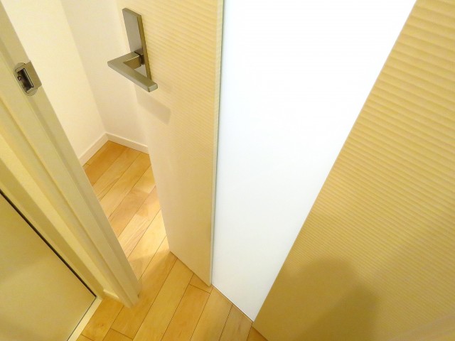 秀和代官山レジデンス　LDK扉