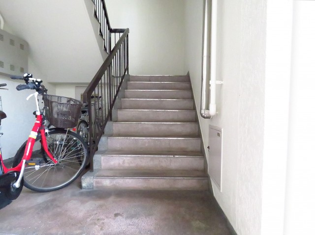 学芸大ゴールデンハイツ　階段