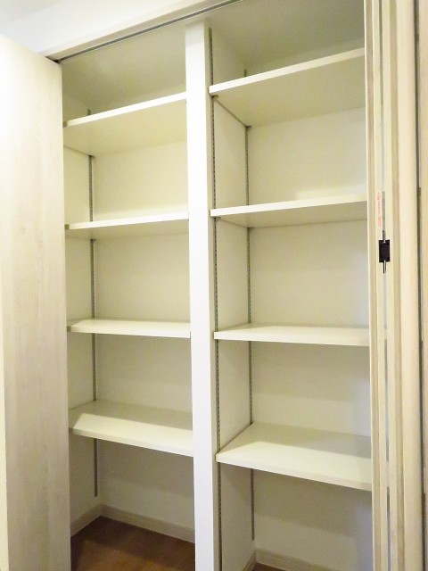 メゾン上野毛　廊下収納