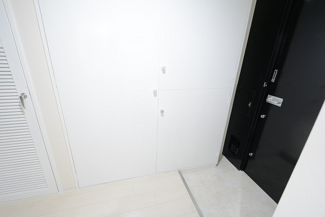 氷川アネックス2号館　玄関