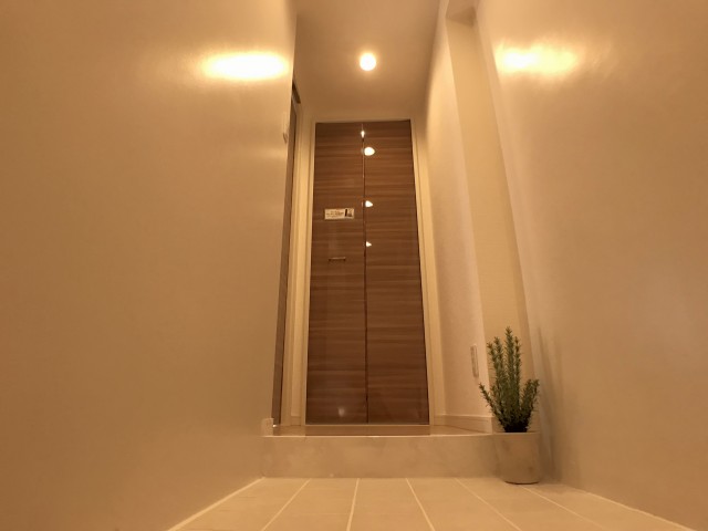 クレセントマンション 玄関