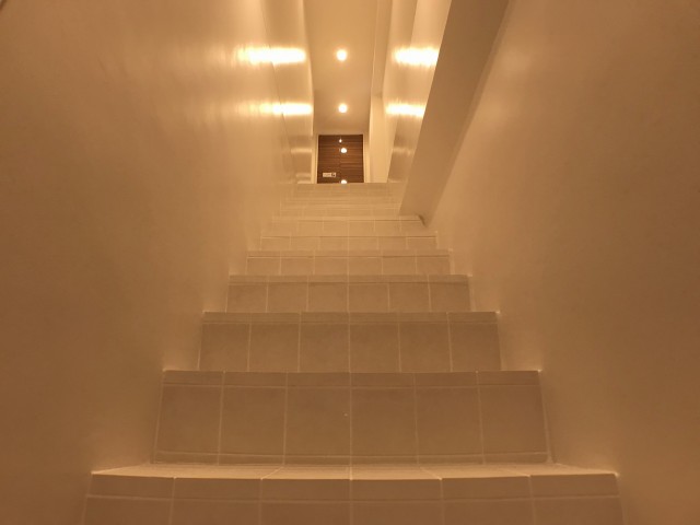 クレセントマンション 玄関