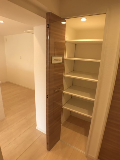 クレセントマンション 物入