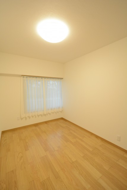 ガーデンハウス 洋室1