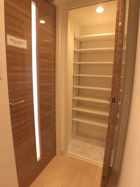 クレセントマンション 玄関