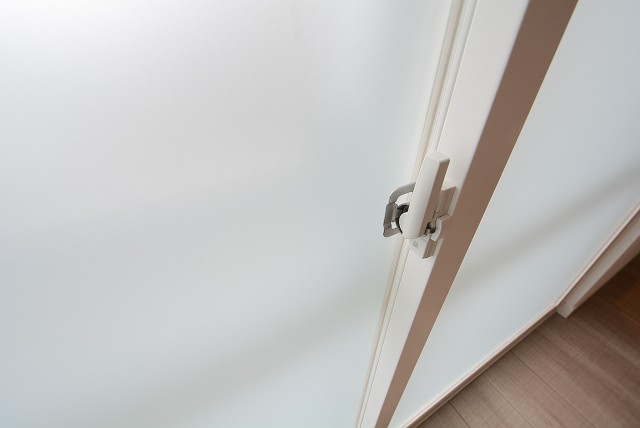 日商岩井南烏山マンション (90)バルコニー　スリガラス