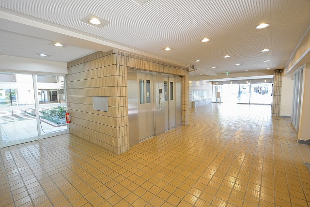 日商岩井豪徳寺マンション (65)　エントランス