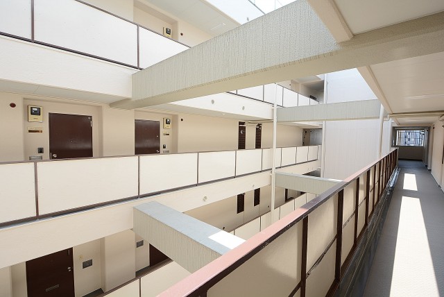 日商岩井豪徳寺マンション (3)　外廊下