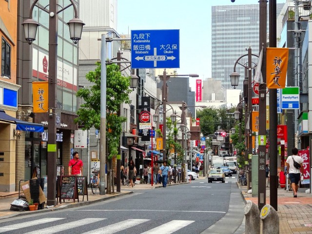 ラインビルド神楽坂　神楽坂通り商店街