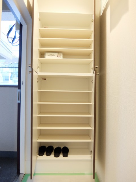 経堂ヒミコマンション　シューズボックス