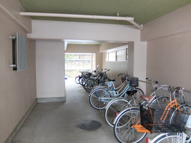 経堂ヒミコマンション　自転車置き場