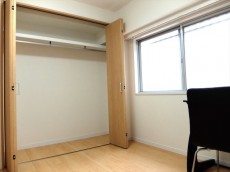 池ノ上グロリアハイツ　4.5帖洋室収納