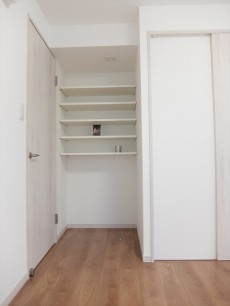 池ノ上グロリアハイツ　洋室5.5帖収納棚