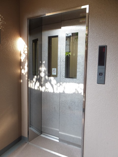コスモ目黒パルティエ　エレベーター
