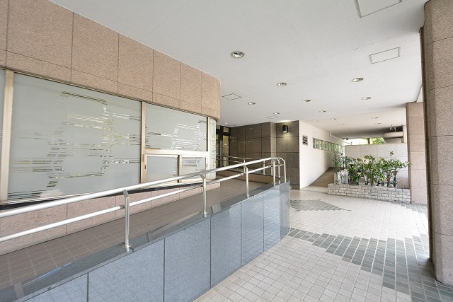 シャトー東洋南青山　スロープ