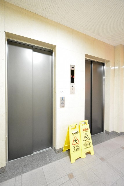 シャトー東洋南青山　エレベーターホール