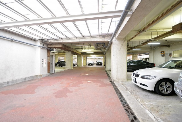 シャトー東洋南青山　駐車場