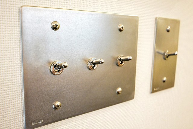 秀和第2北青山レジデンス　照明のスイッチ