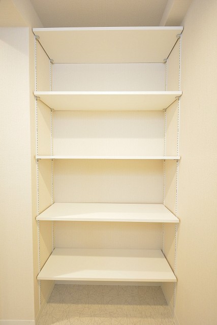 シャトー東洋南青山　収納スペース