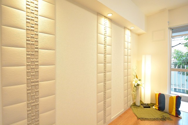 シャトー東洋南青山　LDKのアクセントクロス