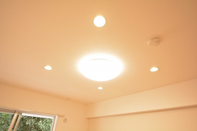 シャトー東洋南青山　6.2帖洋室の照明