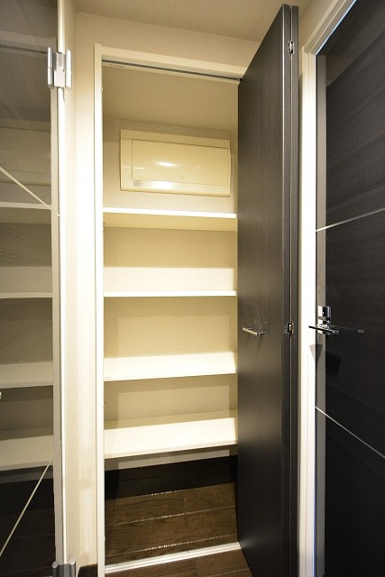 グランドメゾン目白　廊下収納