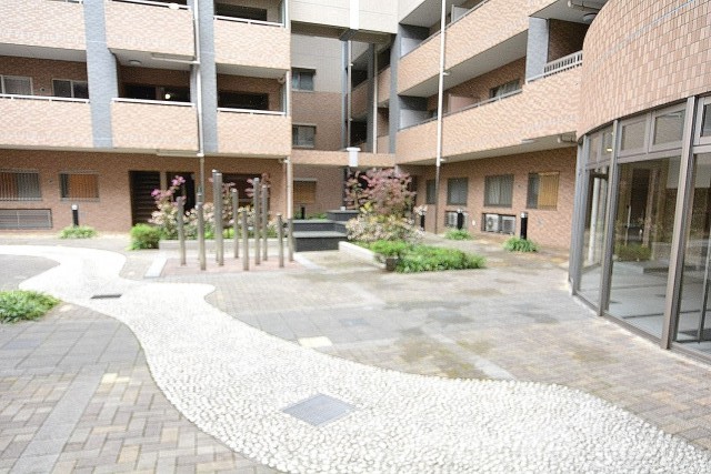 シティウインズ品川ガーデンコート　中庭