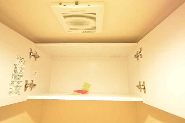 代官山エーデルハイム　トイレの吊戸棚