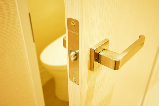 ライオンズマンション三軒茶屋　トイレドア