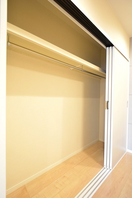 ライオンズマンション三軒茶屋　洋室②クローゼット