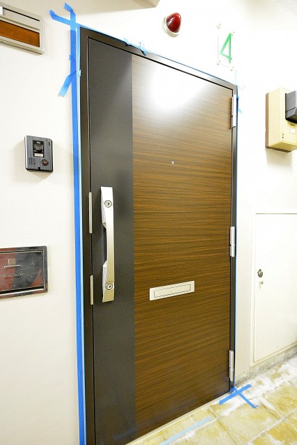 ライオンズマンション三軒茶屋　玄関ドア