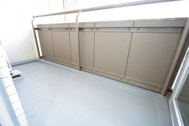 ライオンズマンション三軒茶屋　DKのバルコニー