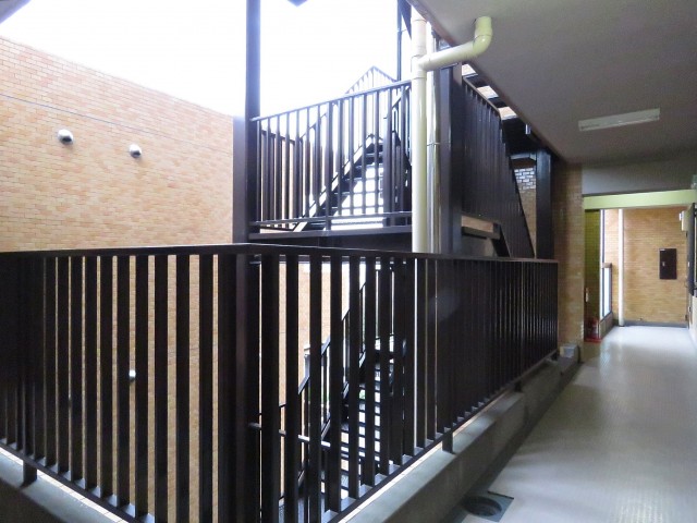 ダイアパレス都立大　共用廊下