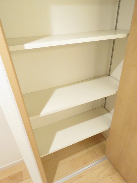 ドルミ東中野　廊下収納