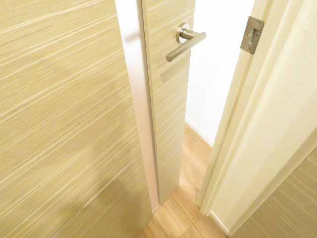 越前堀永谷マンション　DK扉