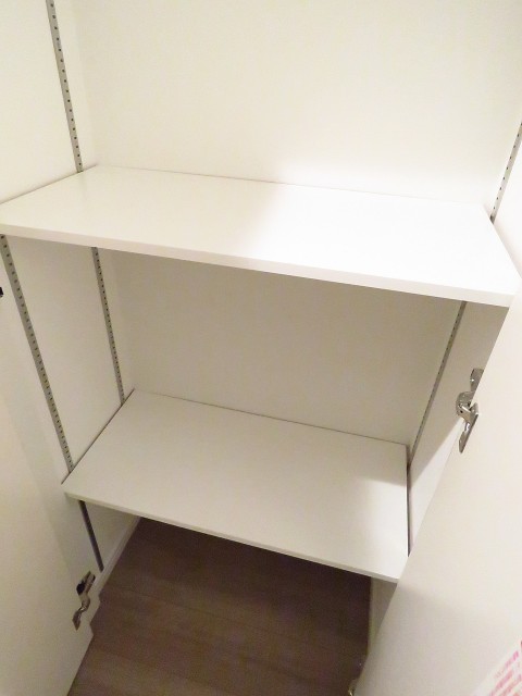 千駄ヶ谷第一スカイハイツ　廊下収納