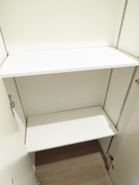 千駄ヶ谷第一スカイハイツ　廊下収納