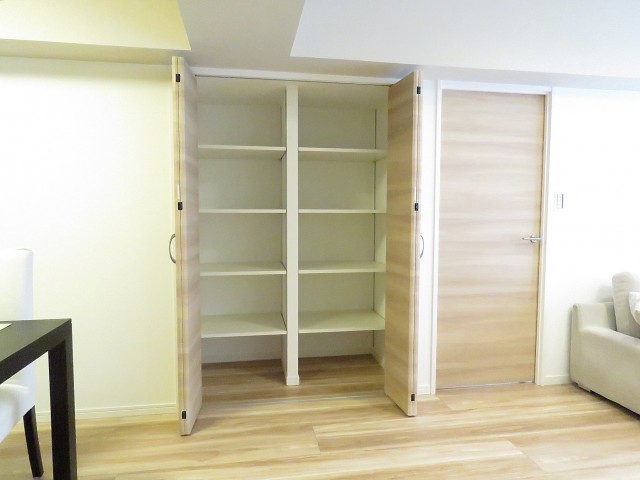 小石川ハウス　LDK収納