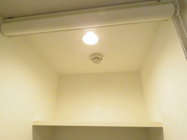 レックス神宮外苑　洗濯機置場の棚