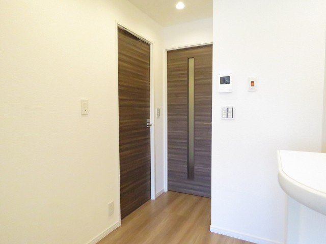 シャンボール小石川　洗面室扉