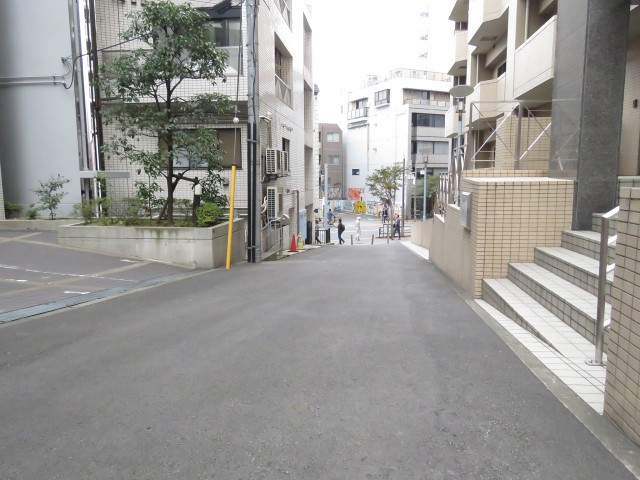 スタジオDEn渋谷　前面道路