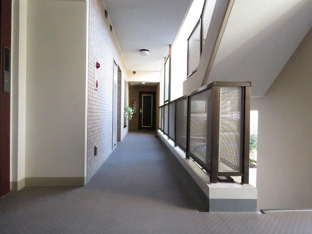 朝日ラ・パリオ四谷　共用廊下