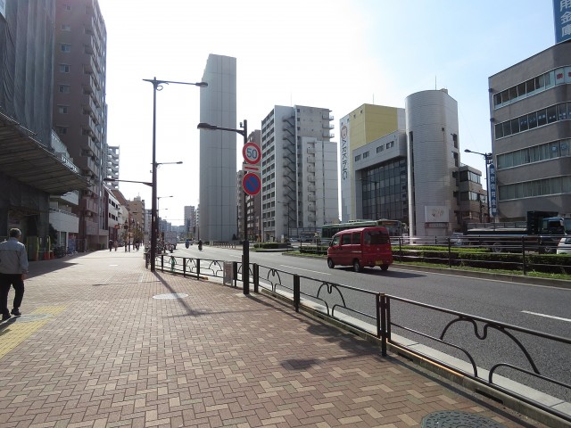 宏和マンション池袋　前面道路