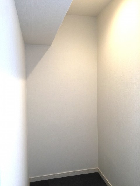 秀和新川レジデンス　トランクルーム