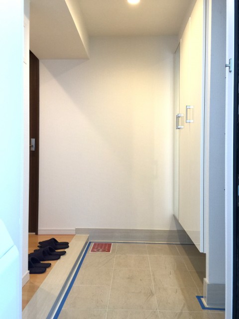 秀和新川レジデンス　玄関