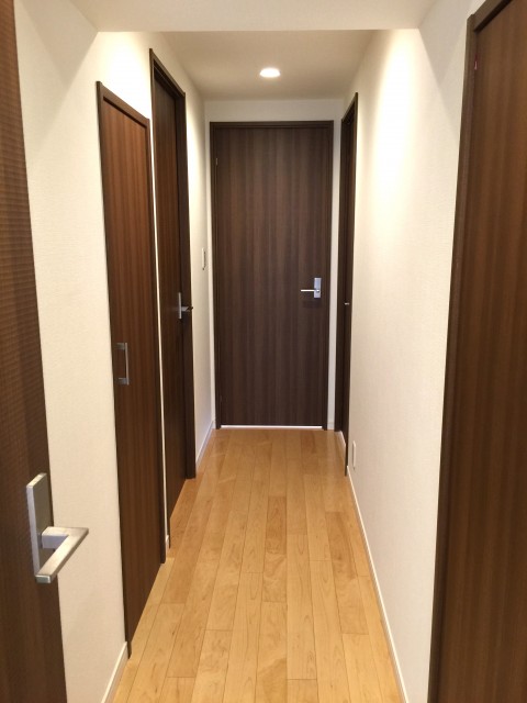 秀和新川レジデンス　廊下