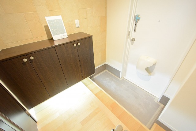 日商岩井豪徳寺マンション　玄関